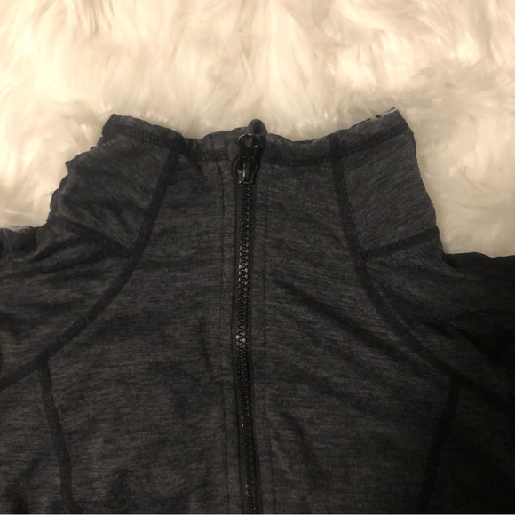 Zella Womanʻs XS black jacket with ruching on sleeves - Picture 7 of 12